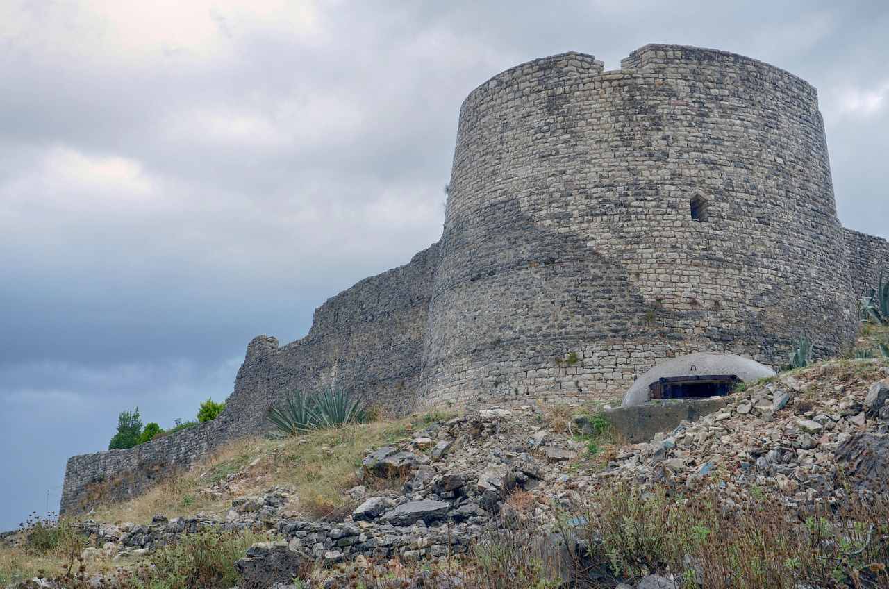 Lekuresi Castle