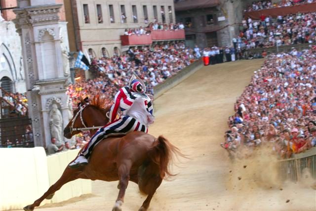 Lokale Traditionen - Siena