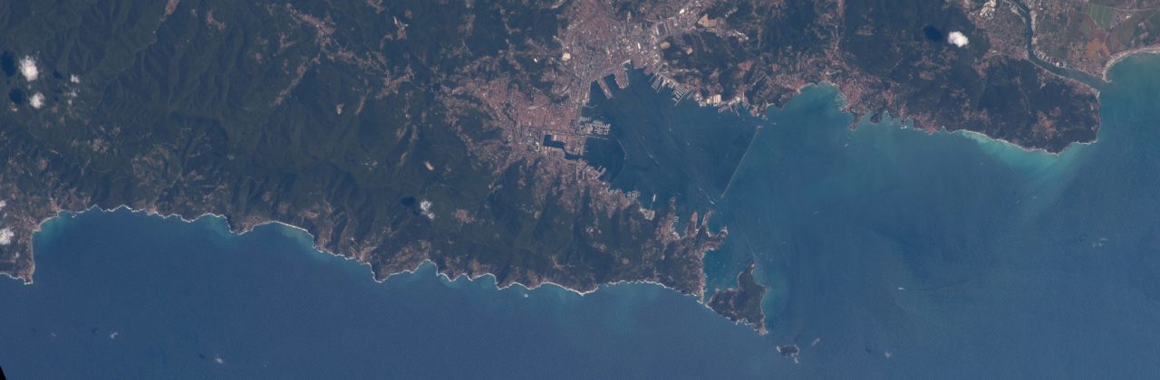 Cinque Terre coast with Portovenere and Isola del Palmaria (right of the middle), Golfo dei Poeti, La Spezia, Lerici and Tellaro coast
