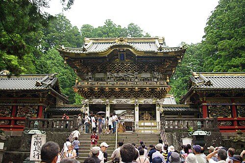 Crowds of tourists at Nikkō Tōshō-gū