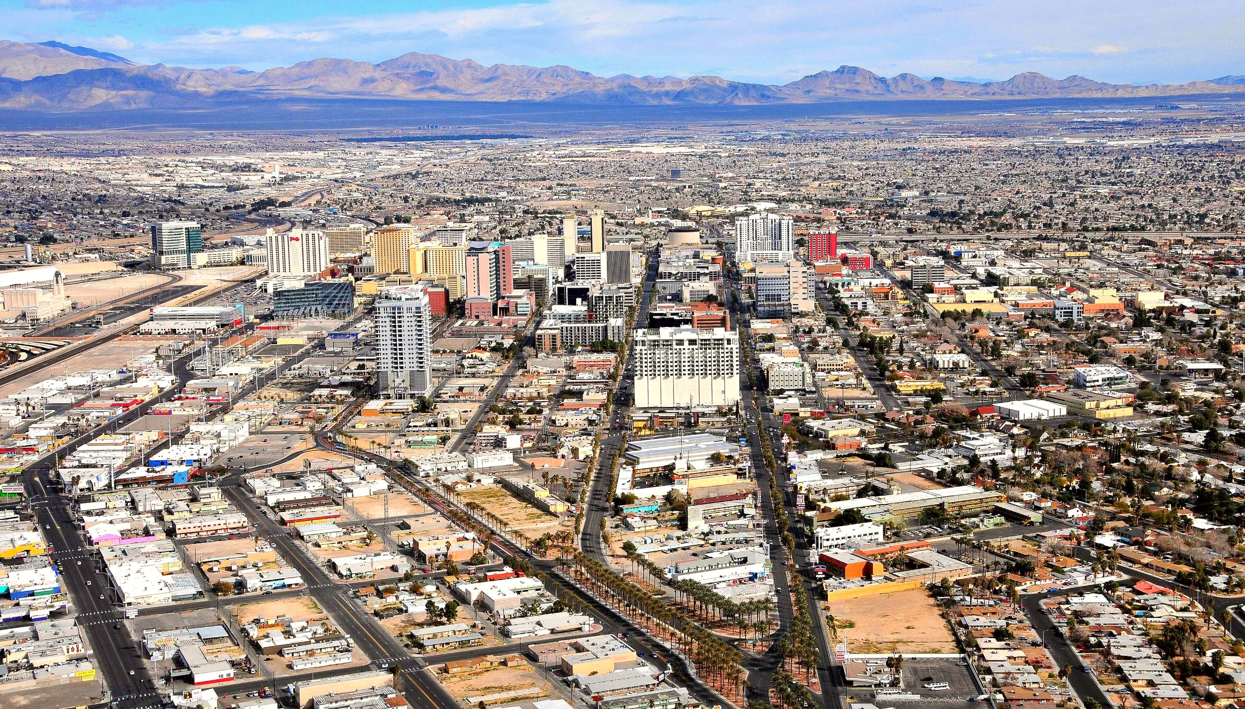 Desert Cities & Scenic Wonders