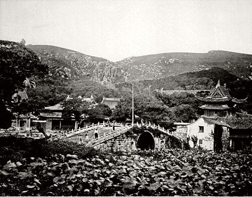 Photograph by Scottish photographer John Thomson, 1867.