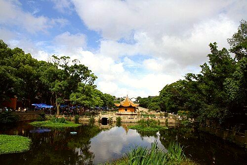 Putuo Shan lake and pavilions