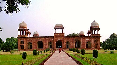 The Tomb of Mariam-uz-Zamani in Sikandra was originally built as a Baradari by Sultan Sikandar Khan Lodi in 1495.