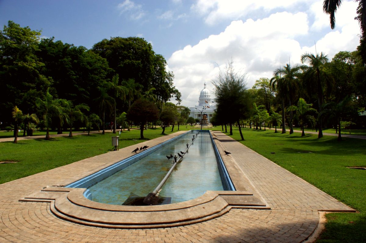 Viharamahadevi Park