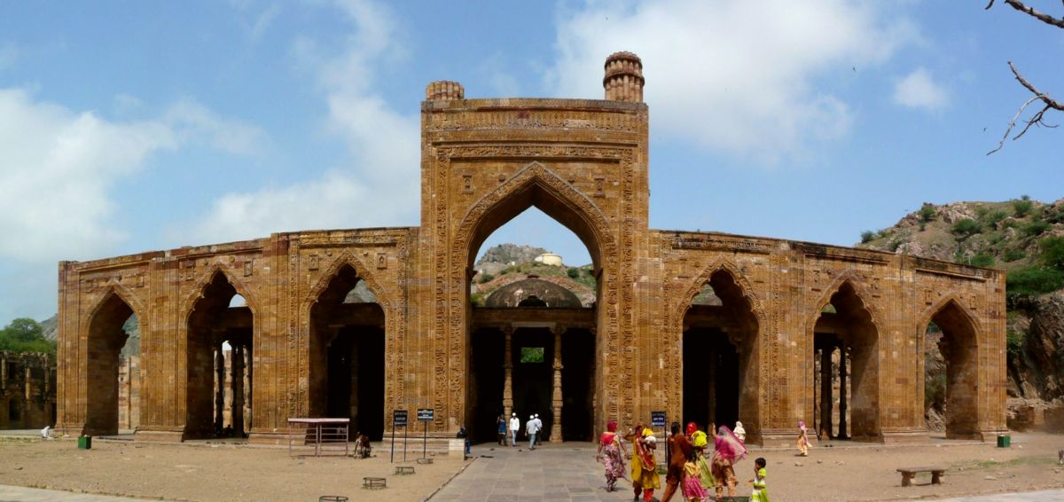 Adhai Din Ka Jhonpra