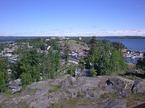 Yellowknife was scoured down to rock during the last glacial period, making the landscape very rocky, and slightly rolling, with many small lakes.